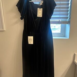 JessaKae Black Flutter Sleeve V-Neck Midi Gown
